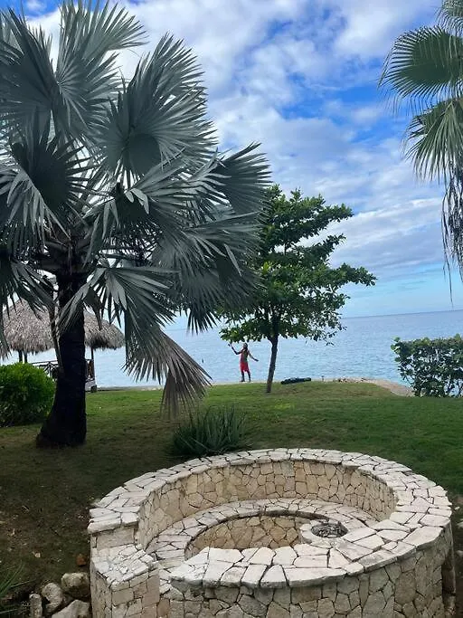 Holiday home Whispering Clouds Beach House Sandy Ground Jamaica
